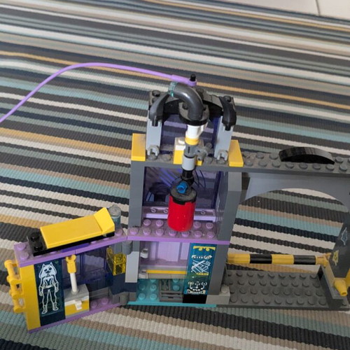 LEGO DC Super Hero Girls 41237 Batgirl Secret Bunker set with figures and vehicle