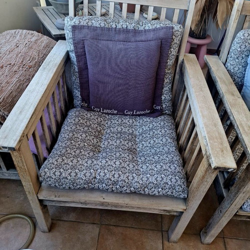 Wooden garden armchairs with table like new, set of 2