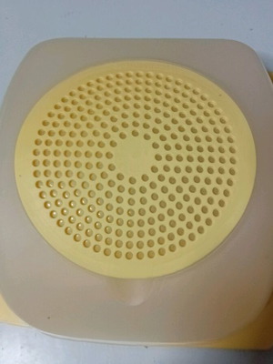 Tupperware cheese container like new