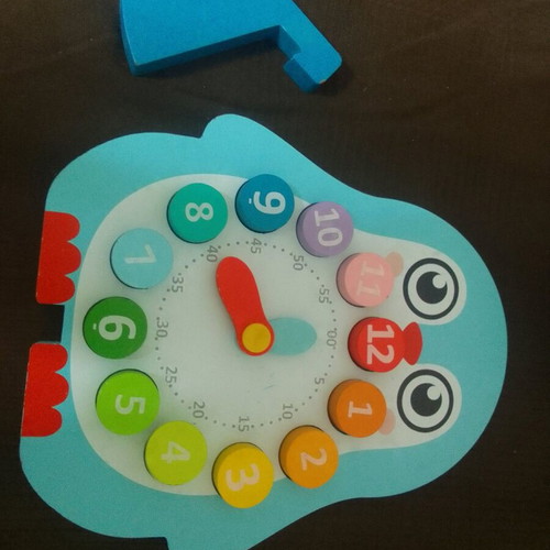 Educational learning clock like new with stand and manual hands