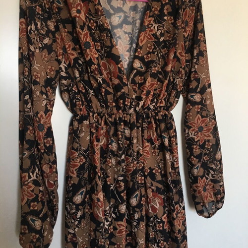Floral dress like new, one size with elastic waist and sleeves