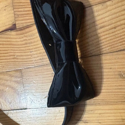 Children's belt like new, black vinyl with bow 55 cm