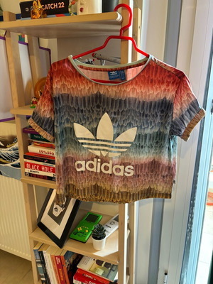 Adidas crop top μεταχειρισμένο, πολύχρωμο, μέγεθος M