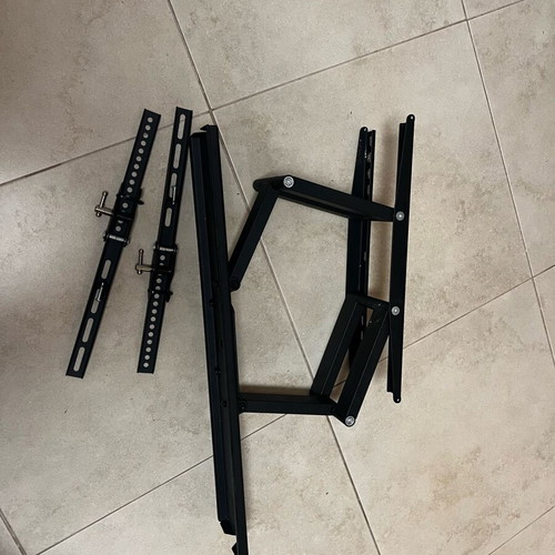 Wall TV mount like new, extendable up to 75''