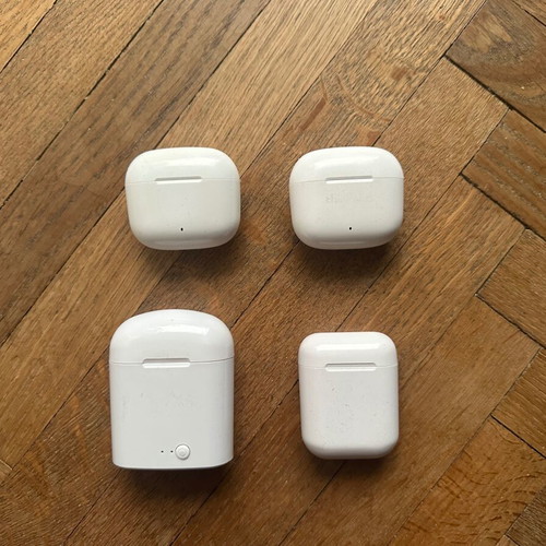 Bluetooth earbuds used, 4 pairs with cases, broken batteries