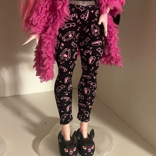 Mattel Creepover Draculaura doll new, complete without stand