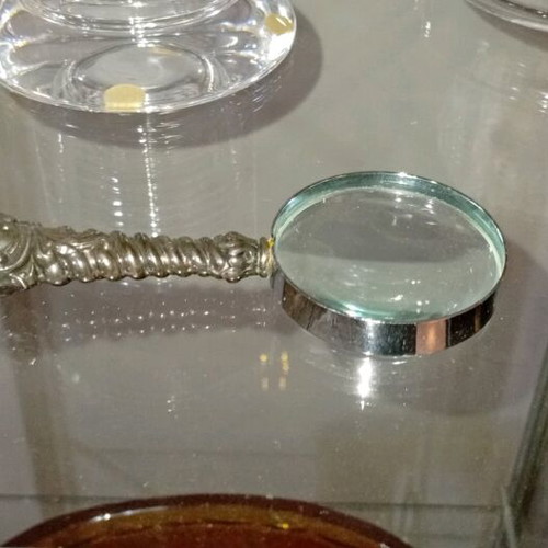 Antique magnifying glass like new with ornate designs