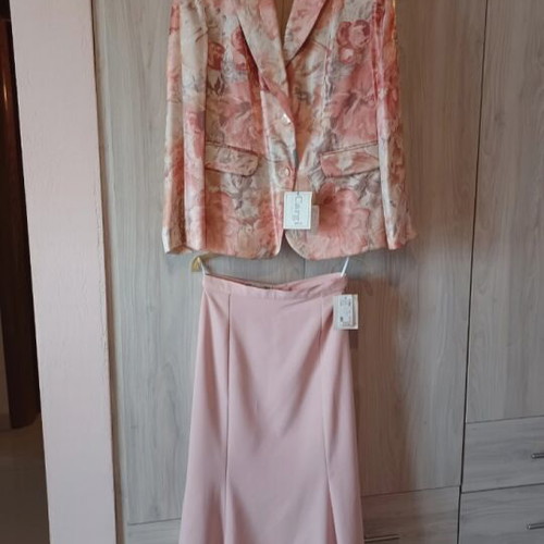 Women's suit new, pink multicolor, size 46