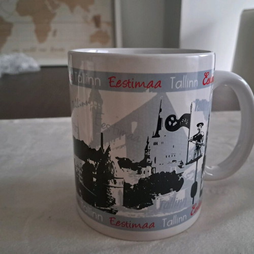 Commemorative Mugs Paris Rome Talin Stockholm set like new with gift magnet
