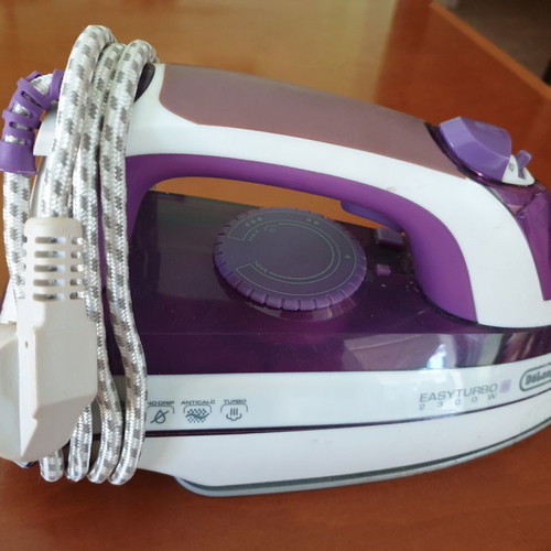 Delonghi EasyTurbo 8 steam iron used, 2300w, Antical, Auto On-Off