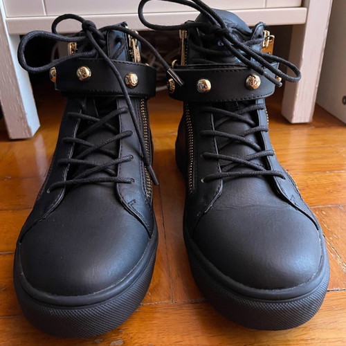 Juicy Couture boots used, black size 36 with studs and laces