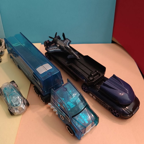 Hot Wheels lot of 29 diecast cars, planes and trucks