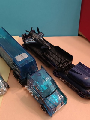 Hot Wheels lot of 29 diecast cars, planes and trucks