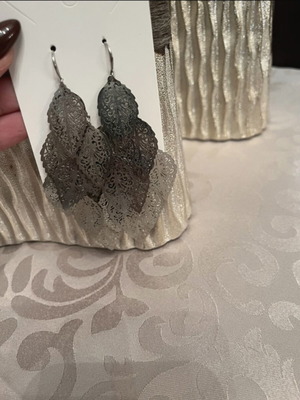 Silver dangling earrings with leaf design used