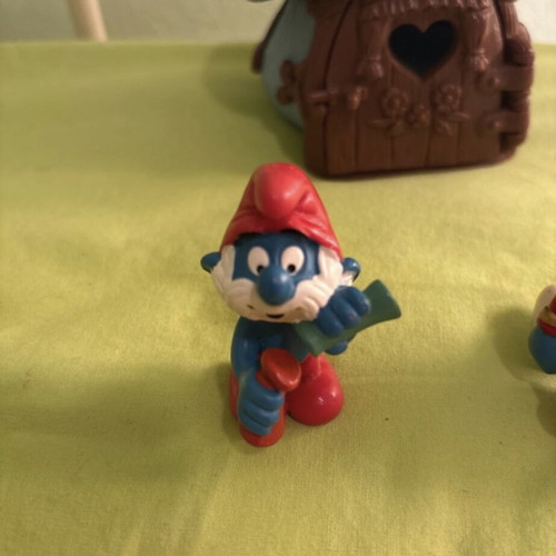 Schleich/Peyo Smurfs vintage figures with house