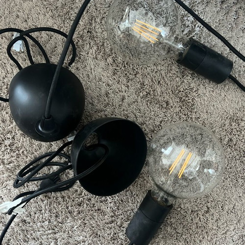 Pendant ceiling lights like new, set of 2 single bulbs