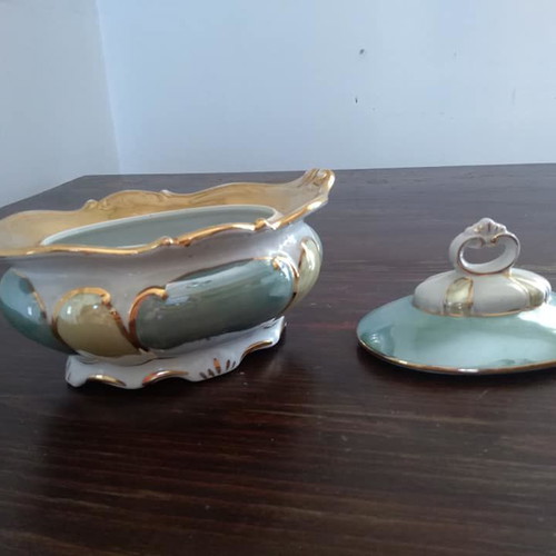 Porcelain fondant dish used with lid, Japan