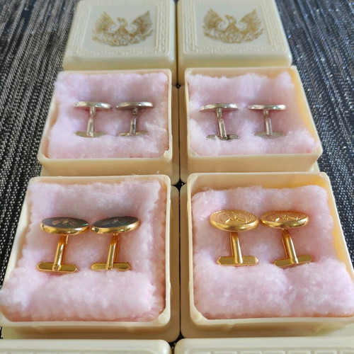 Cufflinks of the seventh anniversary, April 21 set!