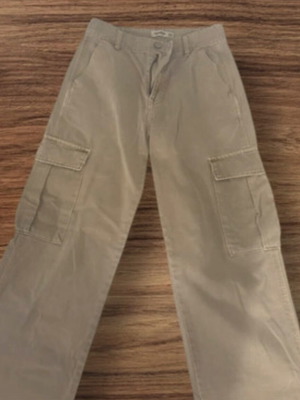 Cargo pants Pull & Bear size S 36 beige like new