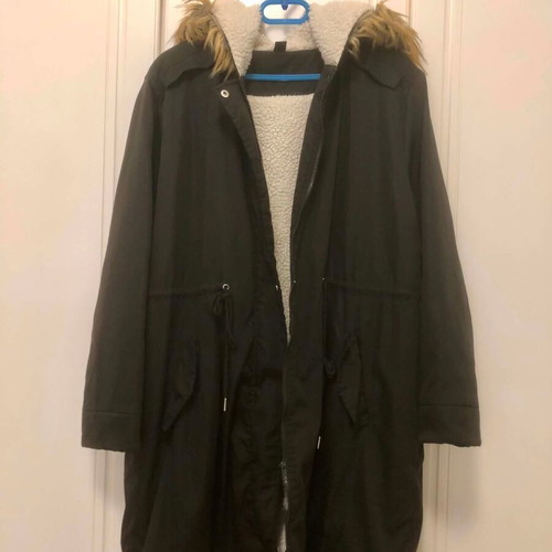 Shein women's winter jacket 4XL like new with sherpa lining and removable fur hood black
