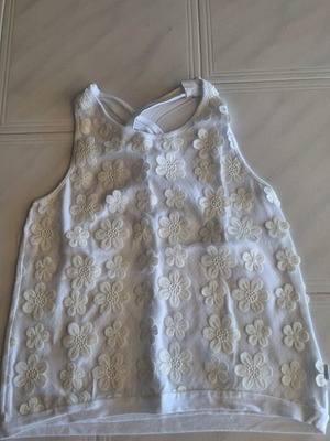 Mandarino White Tank Top with 3D Flowers and Crisscross Back like new, S-M