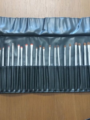 Makeup brushes used, set of 40 pieces with cleaner and accessories gift