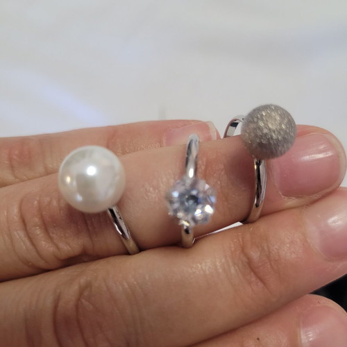 Avon set of 3 adjustable rings