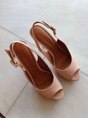 Carrano pink nude sandals size 38 like new