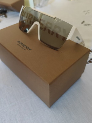 Γυαλιά ηλίου Burberry BE4291 σαν καινούργια, άσπρα