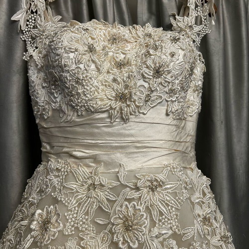 Justin Alexander wedding dress like new, beige ivory with guipure lace