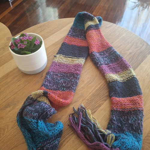 Scarf like new, comfortable and soft, multicolored