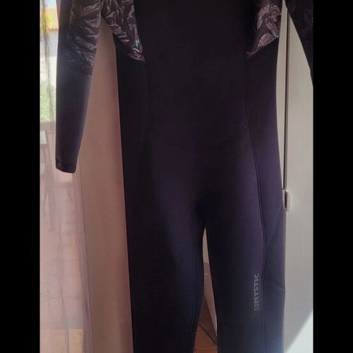 Mystic women's wetsuit 4/3 size L like new