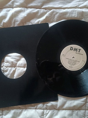 12" vinyl record like new, Jonni Angel - I Know What Love Looks Like
