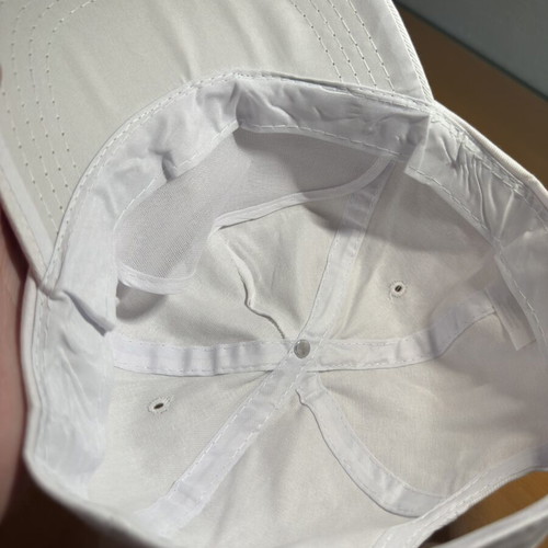 White baseball cap with graphic design new