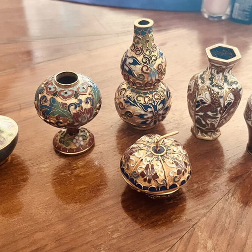Cloisonné 6 miniature Chinese vases like new, unique designs
