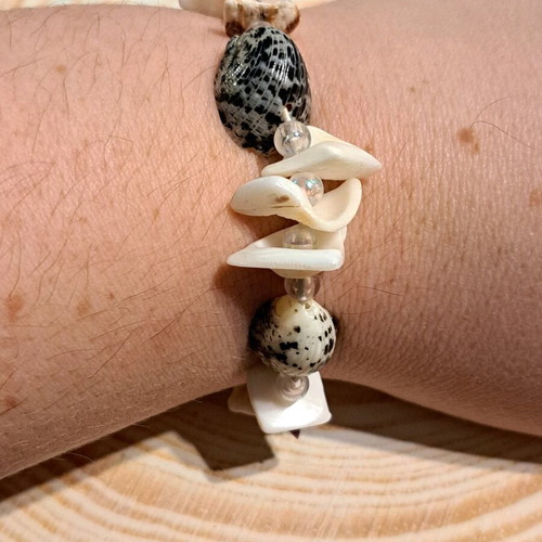 Summer bracelets like new, set of 3 with shells and beads