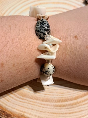 Summer bracelets like new, set of 3 with shells and beads