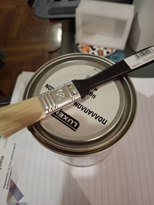 Γκρι χρώμα με πινέλο, αχρησιμοποίητο