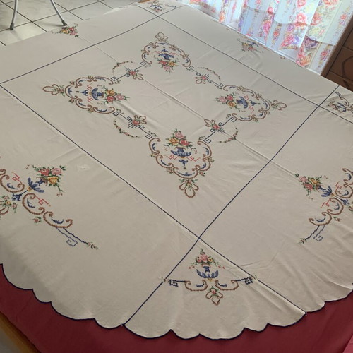 Vintage embroidered round tablecloth, 1970s, 1.65m diameter