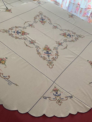 Vintage embroidered round tablecloth, 1970s, 1.65m diameter