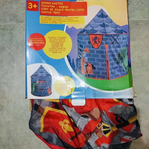 Children's castle tent toy used in very good condition