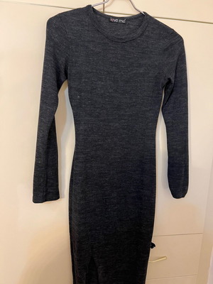 Φόρεμα midi με σκίσιμο αφόρετο, γκρι, μέγεθος Small