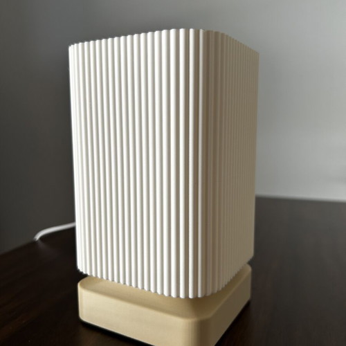 Table lamp with LED lighting like new, USB powered, adjustable light
