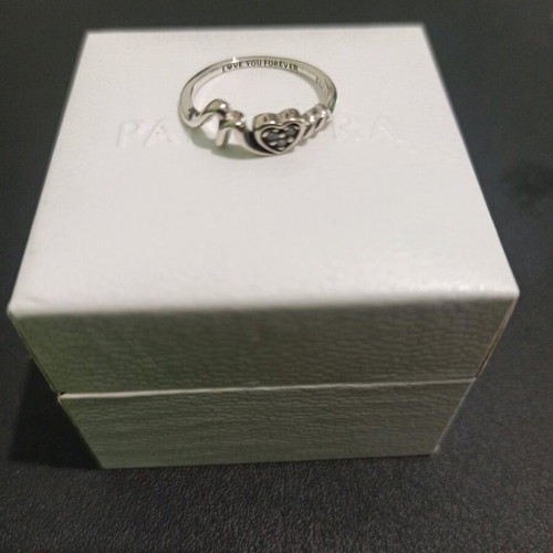 Pandora Mom ring like new, white and gray