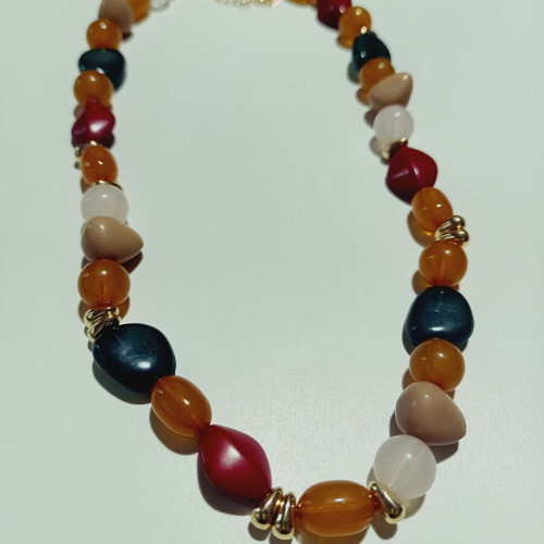 Necklace new, colorful with semi-precious stones