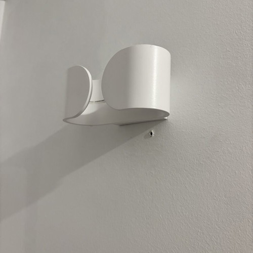 White metal wall lights set of 4 like new