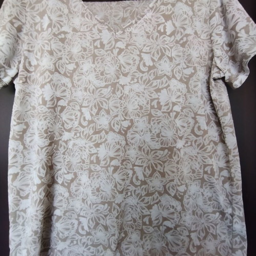 Bpc women's t-shirt like new, beige