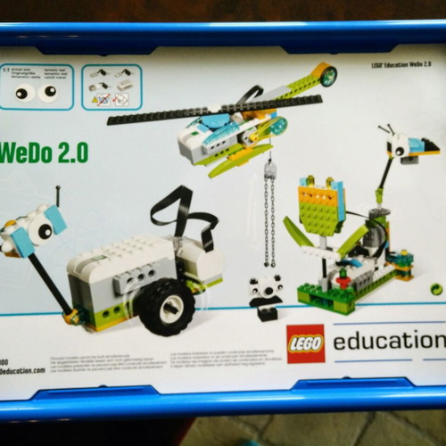 Lego WeDo 2.0 robotics kit with laptop like new