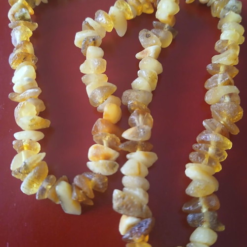 Necklace with unbreakable amber, 42 cm, like new