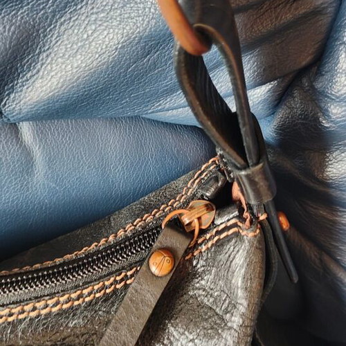 Coccinelle leather shoulder bag like new, black